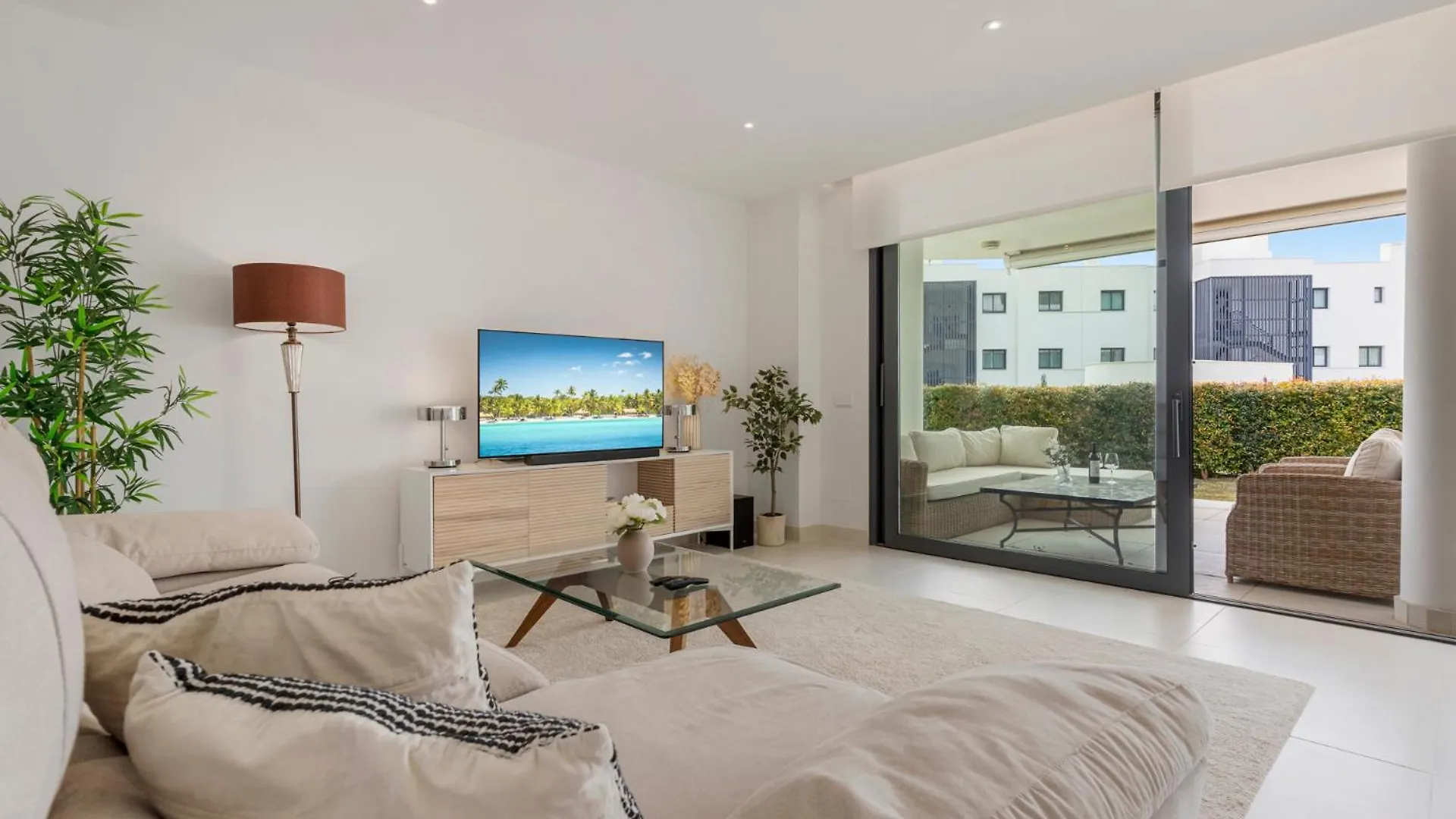 White Modern Retreat In Fuengirola - Ref 48 Apartment Torremuelle